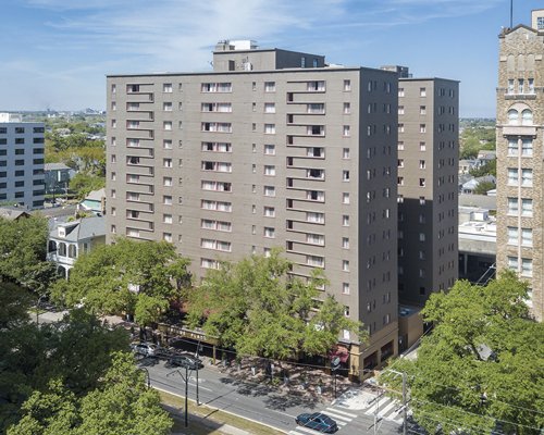 Wyndham Avenue Plaza