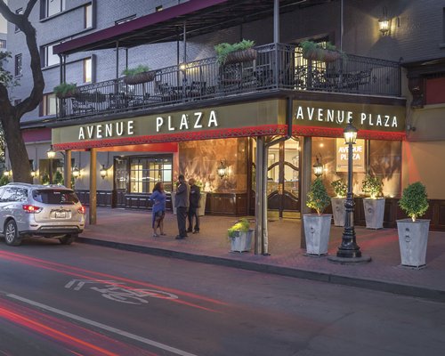 Wyndham Avenue Plaza