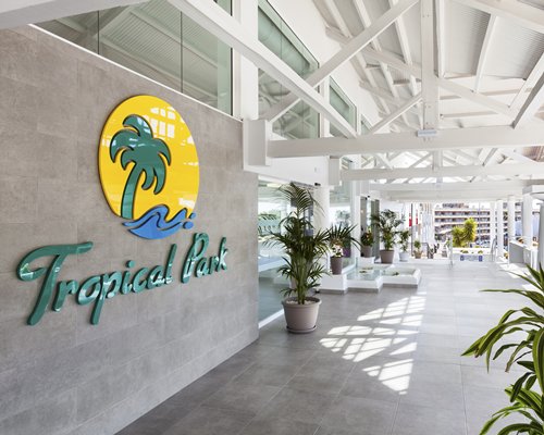Apartamentos Tropical Park
