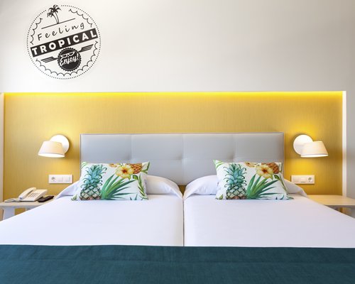 Apartamentos Tropical Park