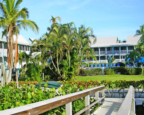 Surfrider Beach Club Details : Hopaway Holiday - Vacation and Leisure