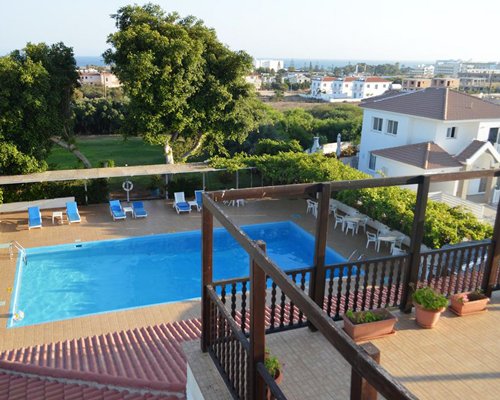 Chrysland Gardens Club