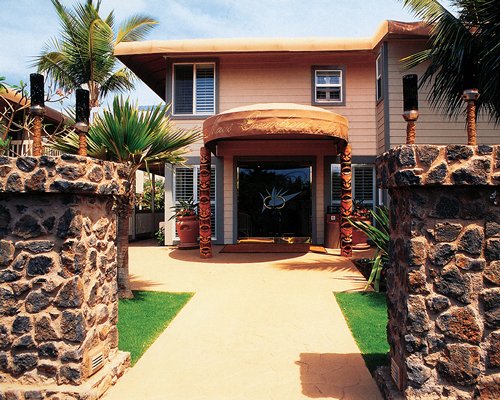 Buy timeshare at Maui Oceanfront Inn Vacation Club