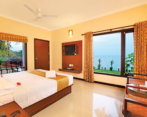 Leisure Vacations Gold Field Lake Resort - Kumarakom