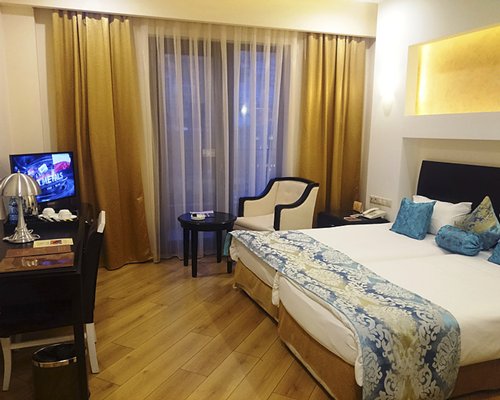 The Crown Hotel Baku