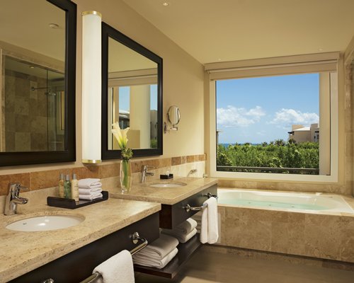 3 nightNOW JADE RIVIERA CANCUN by UVC