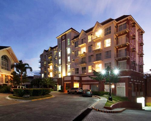 Bellini Suites at Presidio, Lakefront