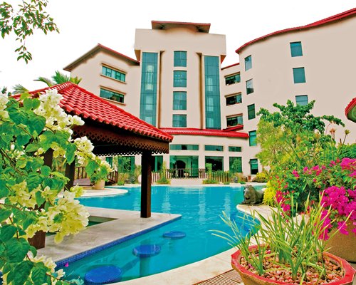 Leonia Holistic Destination