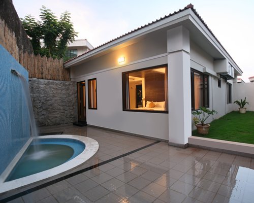 Leonia Holistic Destination